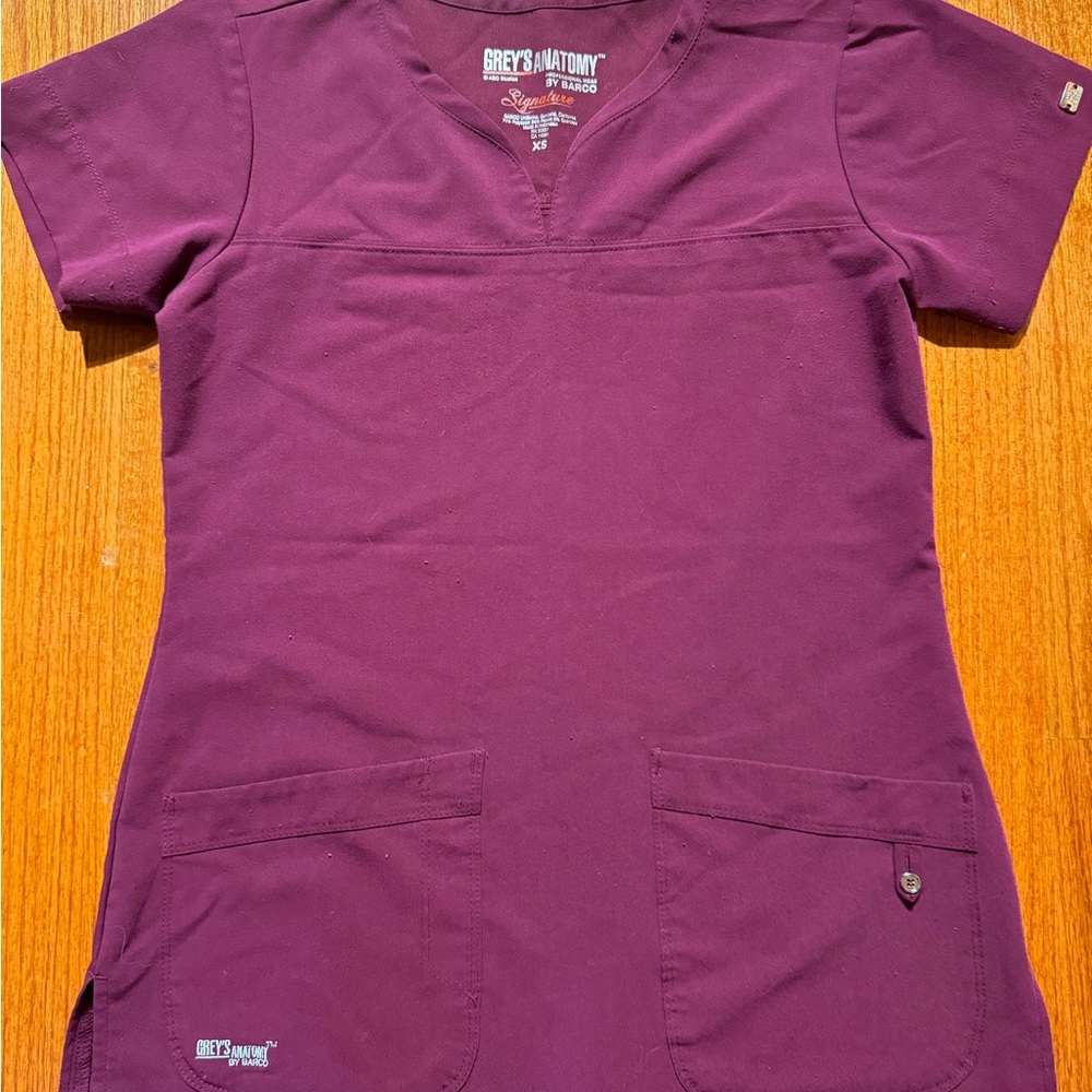 Greys Anatomy Barco Scrub Top Signature Women's Small magenta